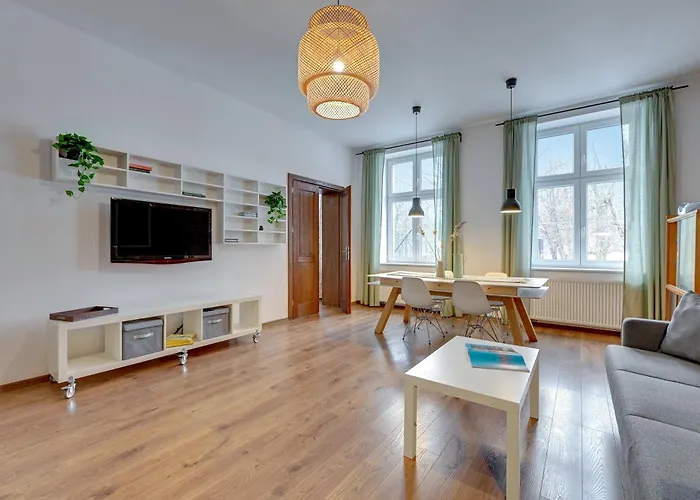City Center, Art House & Family Stay By Downtown Apartments